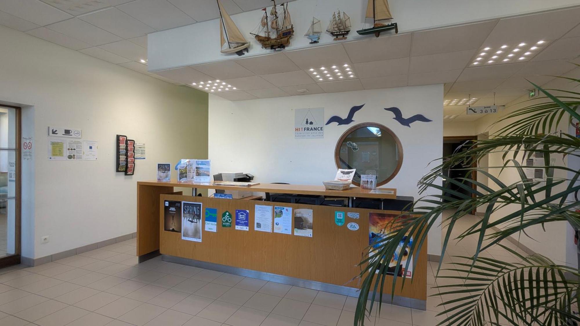 Auberge De Jeunesse Hi Cherbourg 外观 照片